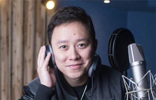 首先澜的配音演员是【陈浩】,在动画电影《哪吒之魔童降世》中为"李靖